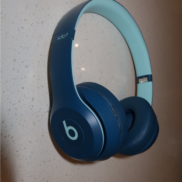 Beats by Dre Solo3 On Ear Wireless HeadphonesPop Blue